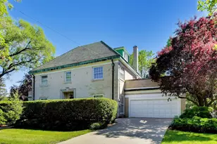 5898 N Caldwell Ave, Chicago, IL 60646 - Photo 2