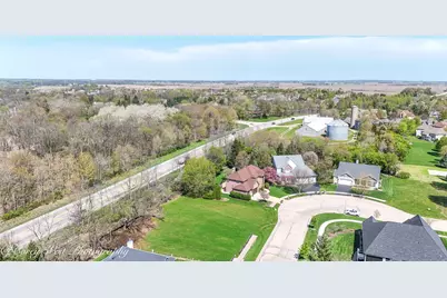 625 Sheffield Circle, Sugar Grove, IL 60554 - Photo 2