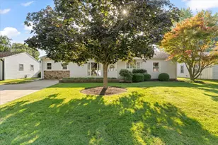 1010 Scottsdale Dr, Champaign, IL 61821 - Photo 2
