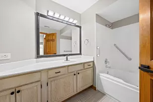 5S560 Paxton Dr, Naperville, IL 60563 - Photo 18