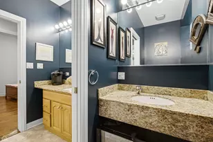 1310 W Roscoe St, Chicago, IL 60657 - Photo 38