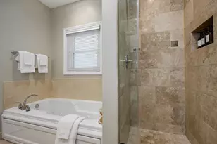 645 W Briar Pl, Chicago, IL 60657 - Photo 20