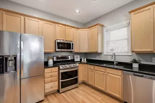 645 W Briar Pl, Chicago, IL 60657 - Photo 12
