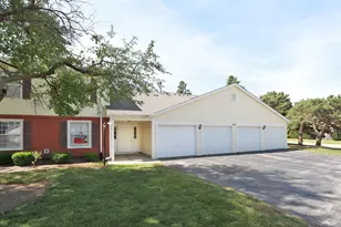 675 Greenfield Ct, Bartlett, IL 60103 - Photo 2
