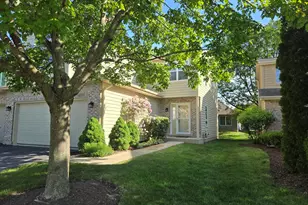 70 Townsend Cir, Naperville, IL 60565 - Photo 2