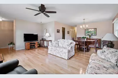 915 S See Gwun Avenue, Mount Prospect, IL 60056 - Photo 10