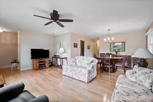 915 S See-Gwun Ave, Mount Prospect, IL 60056 - Photo 10