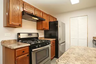 675 Greenfield Ct, Bartlett, IL 60103 - Photo 8