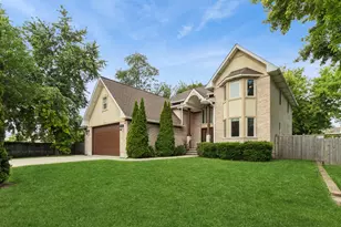262 9th St, Wheeling, IL 60090 - Photo 2