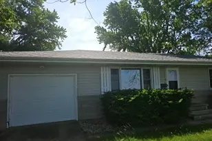 335 N Pine St, Piper City, IL 60959 - Photo 2