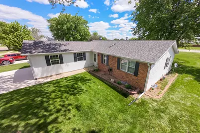 1526 Pebblewood Drive, Sycamore, IL 60178 - Photo 2
