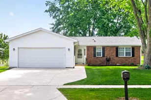 1526 Pebblewood Dr, Sycamore, IL 60178 - Photo 1