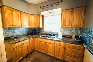 810 E Lincoln St, Hoopeston, IL 60942 - Photo 4