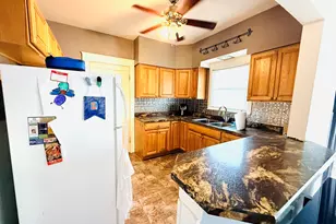 810 E Lincoln St, Hoopeston, IL 60942 - Photo 6
