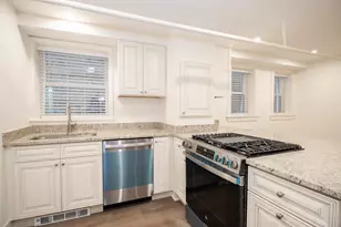 1319 W Early Ave, Chicago, IL 60660 - Photo 6