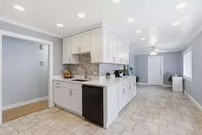 104 W Granville Avenue, Roselle, IL 60172 - Photo 8