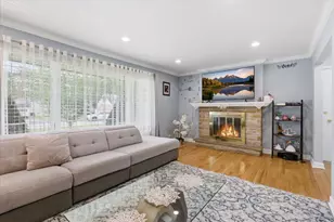 104 W Granville Ave, Roselle, IL 60172 - Photo 4