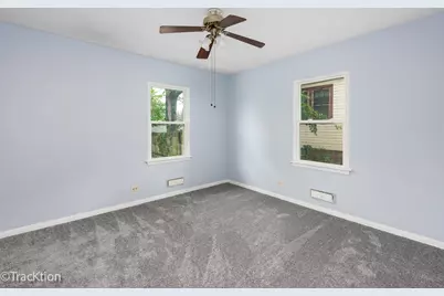 571 S Smith Boulevard, Aurora, IL 60505 - Photo 8