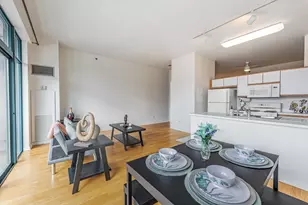 340 W Superior St, Chicago, IL 60654 - Photo 8