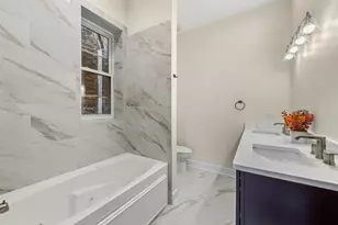 2610 W Evergreen Ave, Chicago, IL 60622 - Photo 16