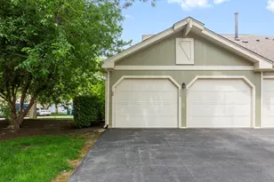 235 Blossom Ct, Buffalo Grove, IL 60089 - Photo 22