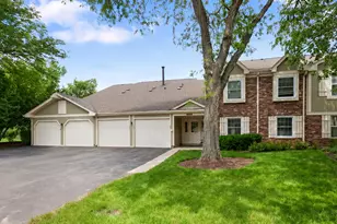 235 Blossom Ct, Buffalo Grove, IL 60089 - Photo 1