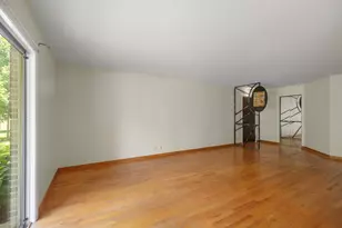 235 Blossom Ct, Buffalo Grove, IL 60089 - Photo 4