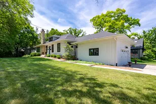 1045 N 5th Ave, Saint Charles, IL 60174 - Photo 4