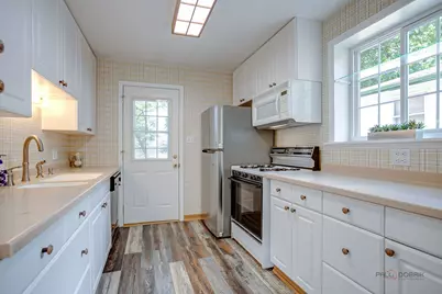 10 E Lake Shore Drive, Round Lake Park, IL 60073 - Photo 10