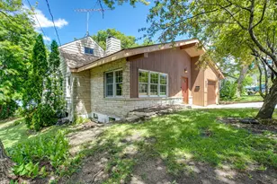 10 E Lake Shore Dr, Round Lake Park, IL 60073 - Photo 2