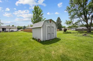 202 5th St, Sherrard, IL 61281 - Photo 6