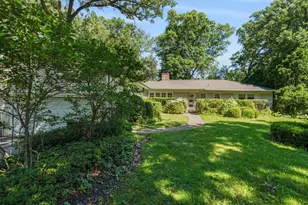 598 Eton Dr, North Barrington, IL 60010 - Photo 2