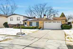 7388 Coventry Ln, Hanover Park, IL 60133 - Photo 2