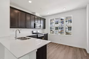 513 Yosemite Wy, Mundelein, IL 60060 - Photo 2