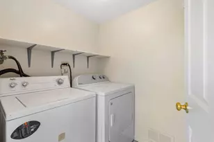 12 Scarlet Hawthorne Ct, Woodridge, IL 60517 - Photo 8