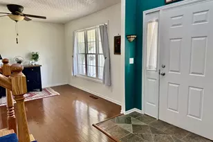 712 Clancy Dr, Dalzell, IL 61320 - Photo 2