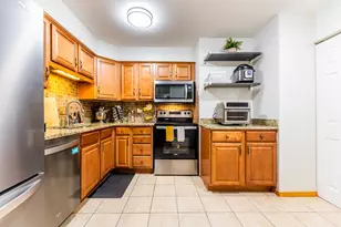 9332 Landings Ln, Des Plaines, IL 60016 - Photo 8