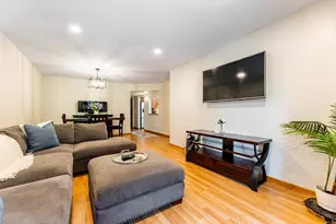9332 Landings Ln, Des Plaines, IL 60016 - Photo 4