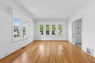 313 N Larch Ave, Elmhurst, IL 60126 - Photo 2