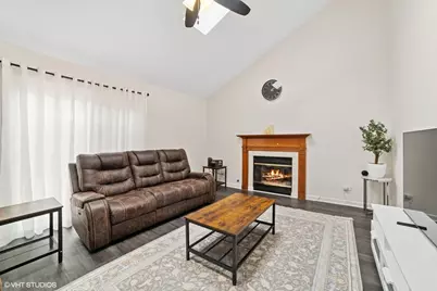 18 Ascot Lane, Streamwood, IL 60107 - Photo 4