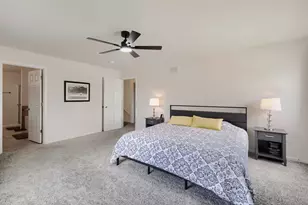563 Camellia Ave, Aurora, IL 60505 - Photo 12
