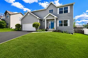563 Camellia Ave, Aurora, IL 60505 - Photo 2