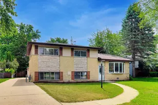 1411 N Burnng Bush Ln, Mount Prospect, IL 60056 - Photo 2