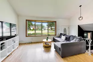 1411 N Burnng Bush Ln, Mount Prospect, IL 60056 - Photo 6