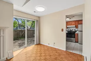 29 Sumac Ln, Schaumburg, IL 60193 - Photo 4