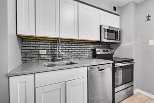 601 E 32nd St, Chicago, IL 60616 - Photo 12