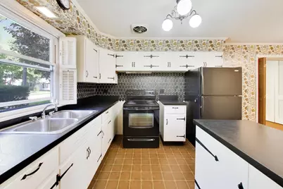 8631 E Prairie Road, Skokie, IL 60076 - Photo 4
