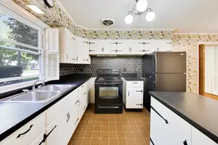 8631 E Prairie Rd, Skokie, IL 60076 - Photo 4