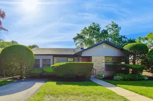 8631 E Prairie Rd, Skokie, IL 60076 - Photo 1