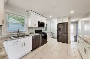 25378 W Park Ct, Lake Villa, IL 60046 - Photo 8